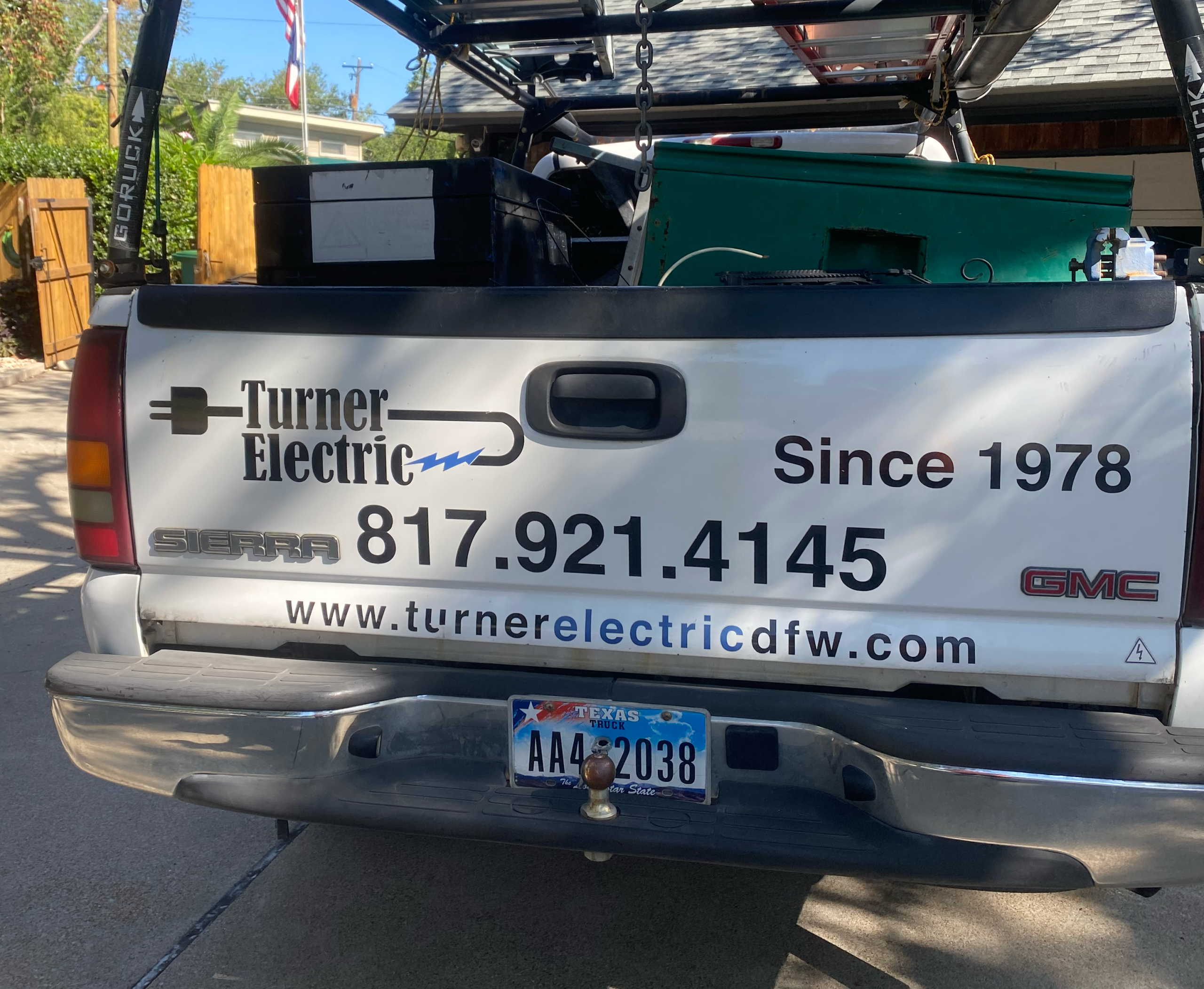 Turner Electric service truck displaying Texas electrical license TECL 23989 in Fort Worth